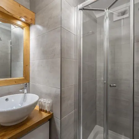 A Le Praz Avec Wifi Et Parking - Fr-1-568-26 *